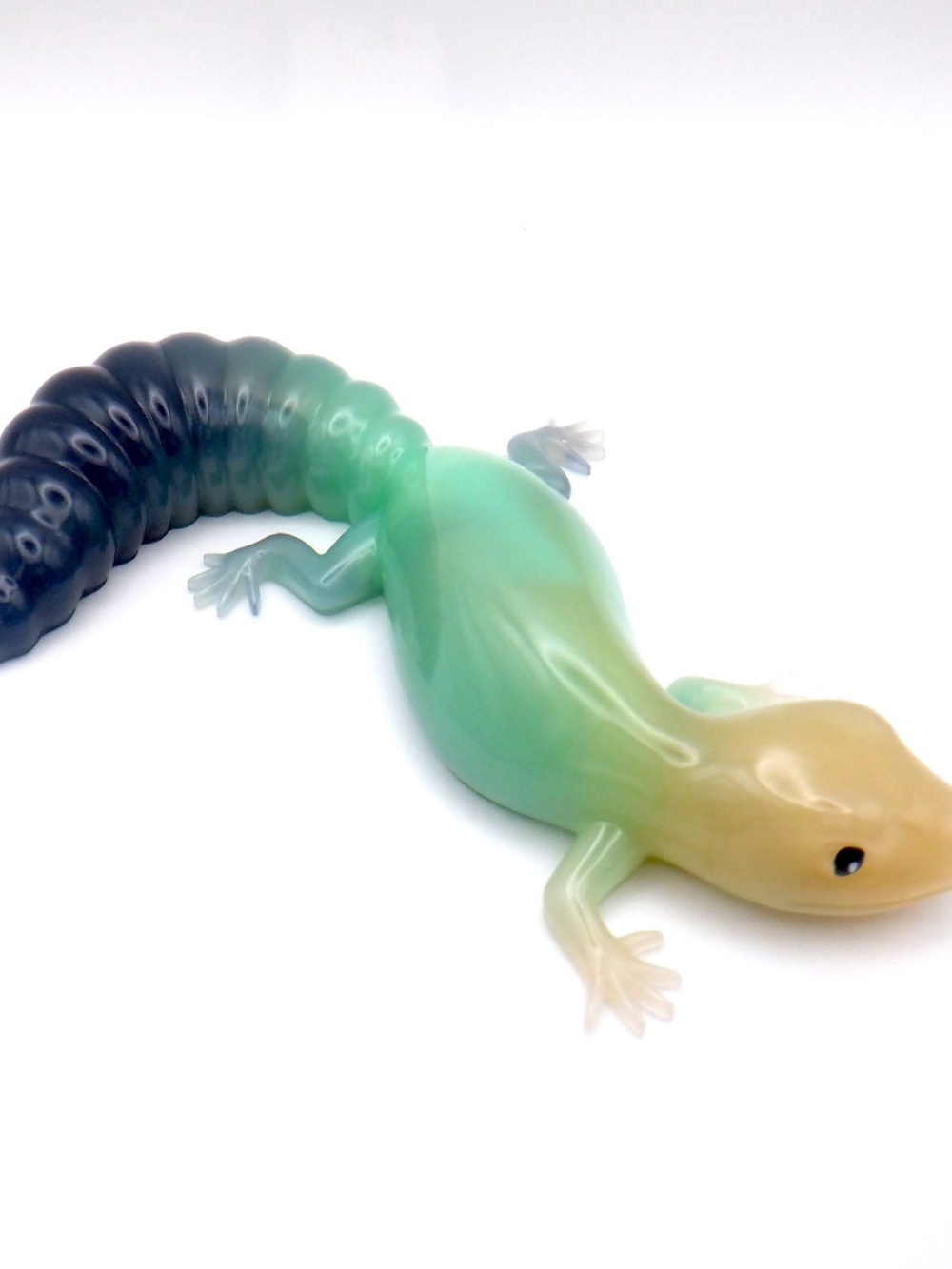 Handmade Resin Lizard - Picture 2 of 6